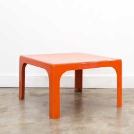 Table basse en plastique moulé orange