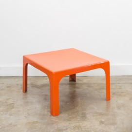 Table basse en plastique moulé orange