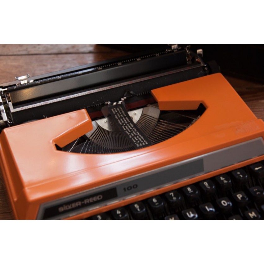 Machine à écrire Silver Reed 100