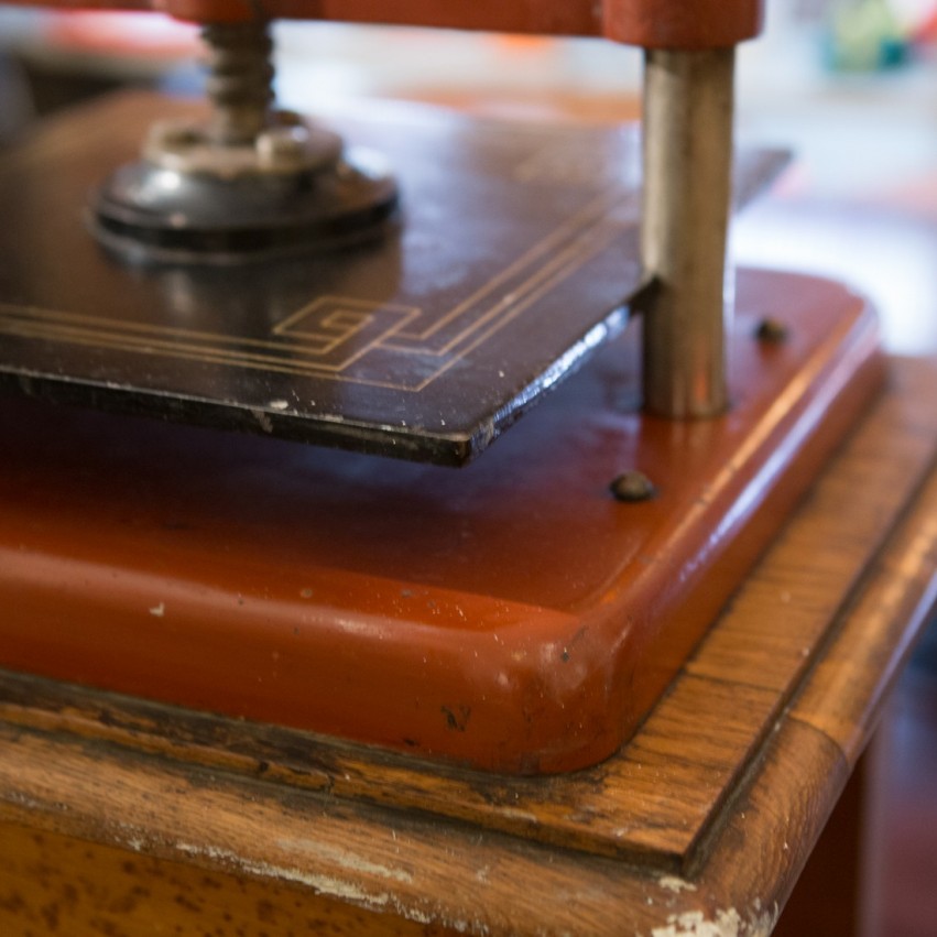 Presse à percussion ancienne