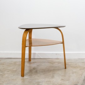 Table basse triangulaire Steiner