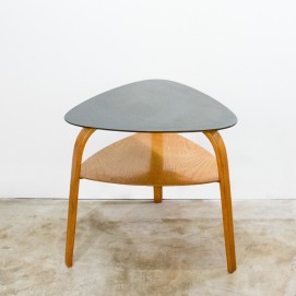 Table basse triangulaire Steiner