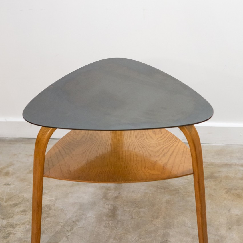 Table basse triangulaire Steiner