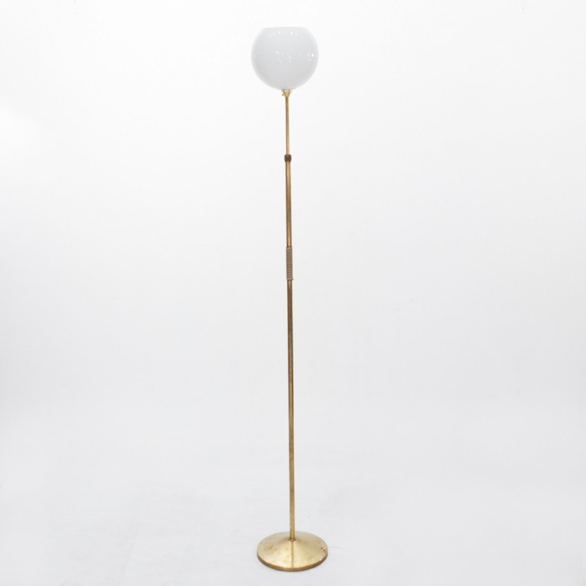 Lampadaire ajustable en laiton et globe en verre