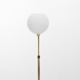 Lampadaire ajustable en laiton et globe en verre