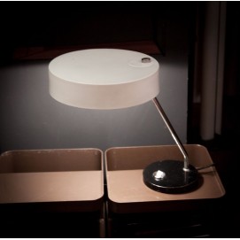 Lampe de bureau en tôle laquée Jumo