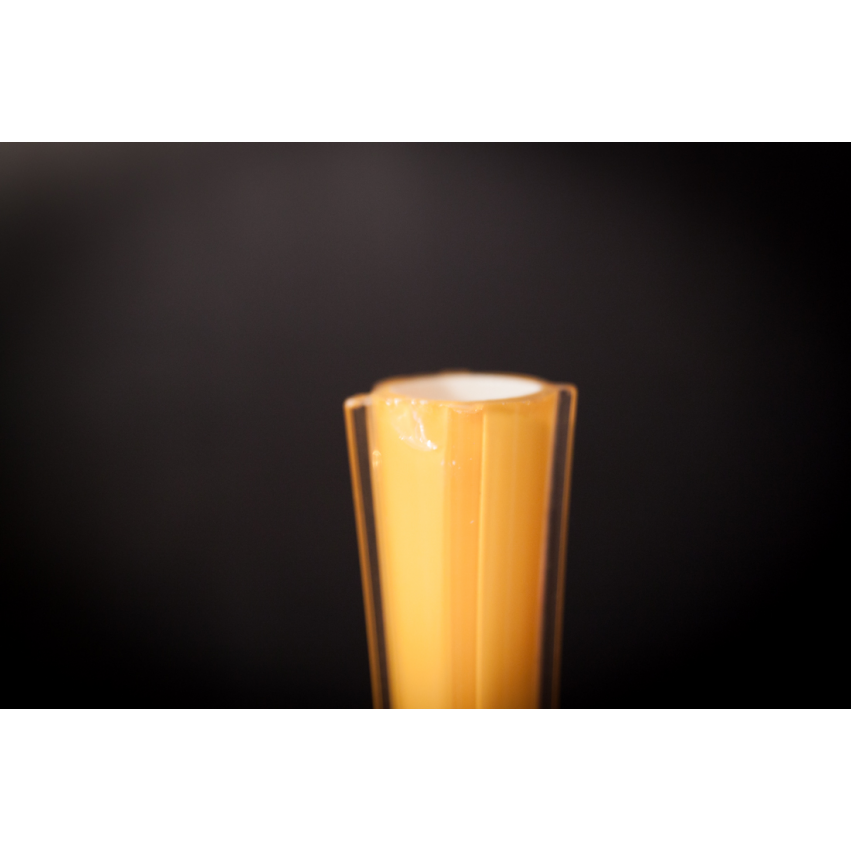 Vase jaune