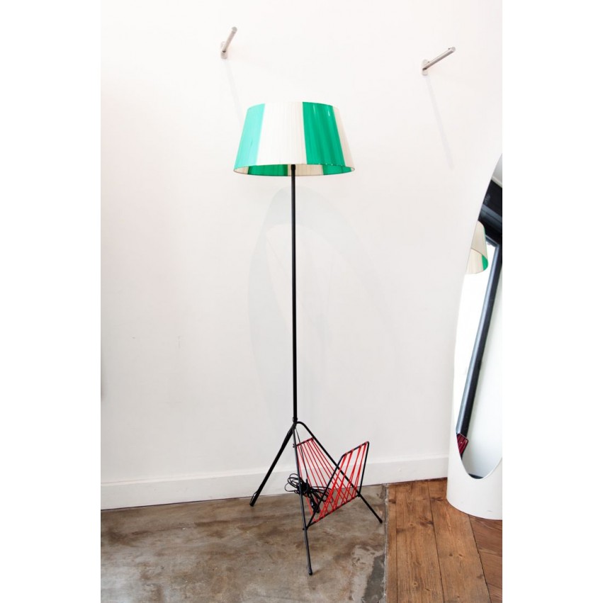 Lampadaire porte-revues scoubidou