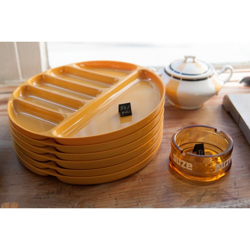 Plateaux apéritif en plastique moulé