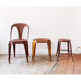 Tabouret industriel en tôle emboutie